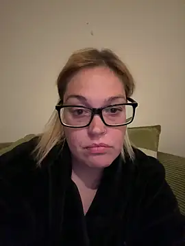 Snapshot of SecretRavenXO chatting on 05-15-26, 10:41 SecretRavenXO online show from 05-15-26, 10:41
