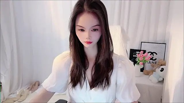 Ella-001 online show from 04-29-26, 09:13