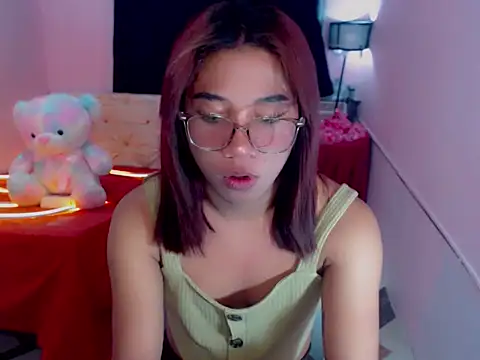 Snapshot of URsexyLylia chatting on 05-26-26, 04:49 URsexyLylia online show from 05-26-26, 04:49