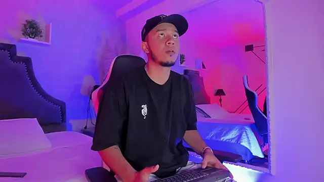 lyonGold  online show from 04-26-26, 01:30