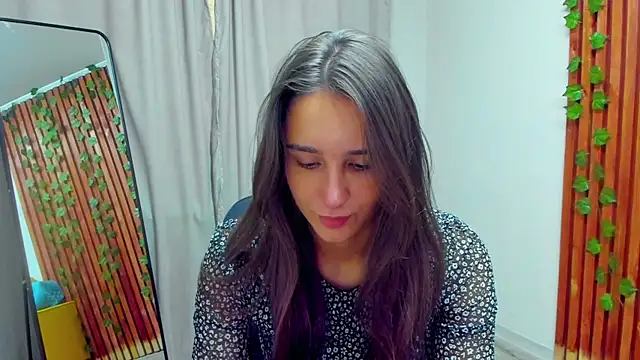 Snapshot of NicoleWells22 chatting on 05-28-26, 03:58 NicoleWells22 online show from 05-28-26, 03:58