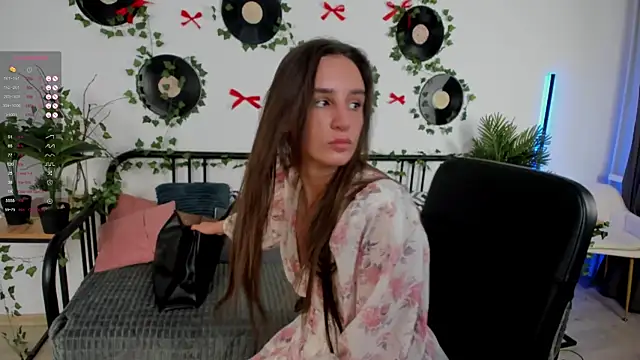 Snapshot of NicoleWells22 chatting on 05-17-26, 03:50 NicoleWells22 online show from 05-17-26, 03:50