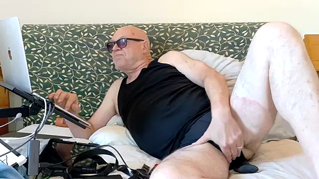 Snapshot of KinkCentral chatting on 06-10-26, 06:42 KinkCentral online show from 06-10-26, 06:42