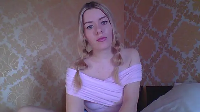Snapshot of Softy_Aura_ chatting on 05-14-26, 11:40 Softy Aura online show from 05-14-26, 11:40