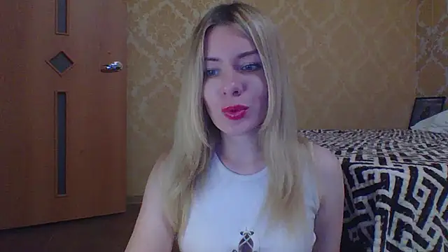 Snapshot of Softy_Aura_ chatting on 05-19-26, 06:48 Softy Aura online show from 05-19-26, 06:48