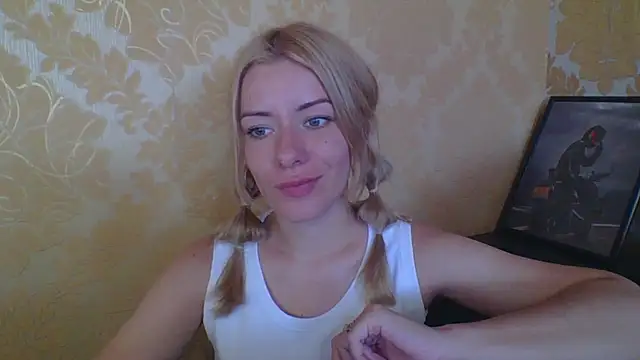 Snapshot of Softy_Aura_ chatting on 07-14-26, 01:39 Softy Aura online show from 07-14-26, 01:39