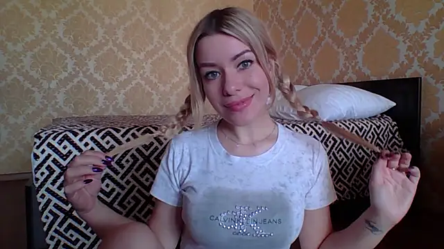 Snapshot of Softy_Aura_ chatting on 05-28-26, 01:28 Softy Aura online show from 05-28-26, 01:28