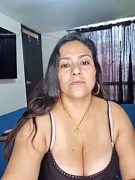 Snapshot of roxana_sexy_2026 chatting on 05-13-26, 05:20 roxana sexy 2026 online show from 05-13-26, 05:20