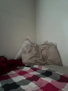 Snapshot of RedSkiiVibezz chatting on 07-02-26, 11:11 RedSkiiVibezz online show from 07-02-26, 11:11