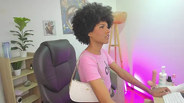 NaomiSaenz  online show from 06-19-26, 10:10