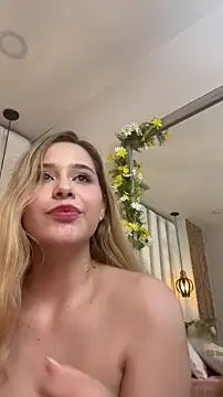 Snapshot of EmaVega chatting on 04-29-26, 05:30 EmaVega online show from 04-29-26, 05:30