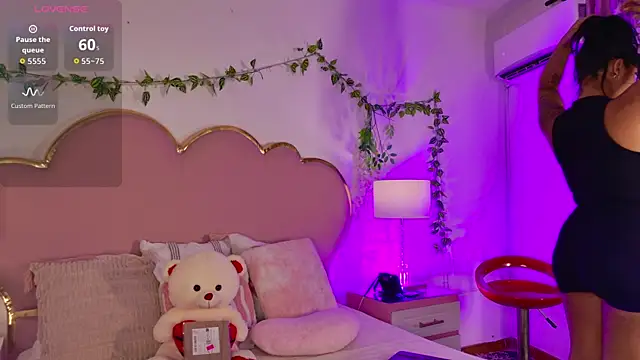 Snapshot of AriaCush chatting on 07-23-26, 08:49 AriaCush online show from 07-23-26, 08:49