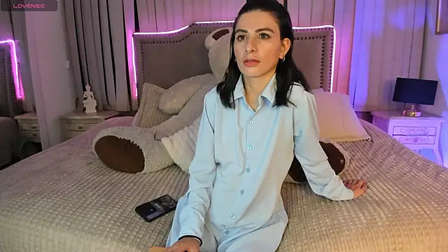 Snapshot of mariana__thompson chatting on 06-20-26, 02:27 mariana thompson online show from 06-20-26, 02:27