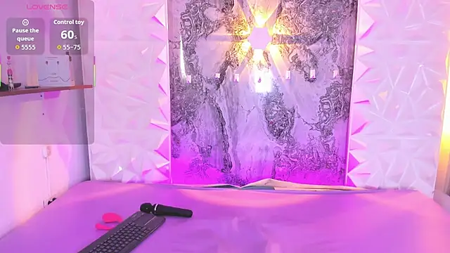 Snapshot of Playful_Violet chatting on 06-06-26, 01:38 Playful Violet online show from 06-06-26, 01:38