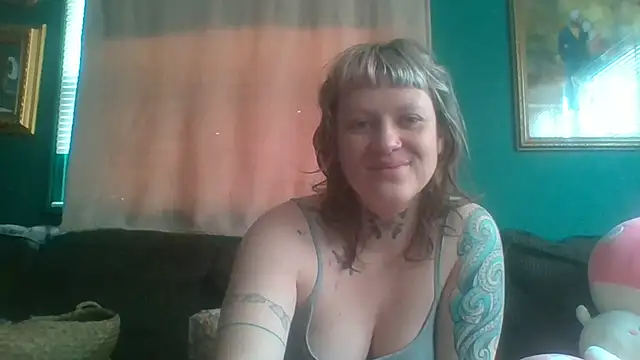 RosieSwitchBitch online show from 05-11-26, 01:23