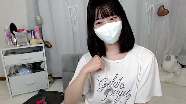 Snapshot of mii__tan chatting on 06-10-26, 11:44 mii tan online show from 06-10-26, 11:44