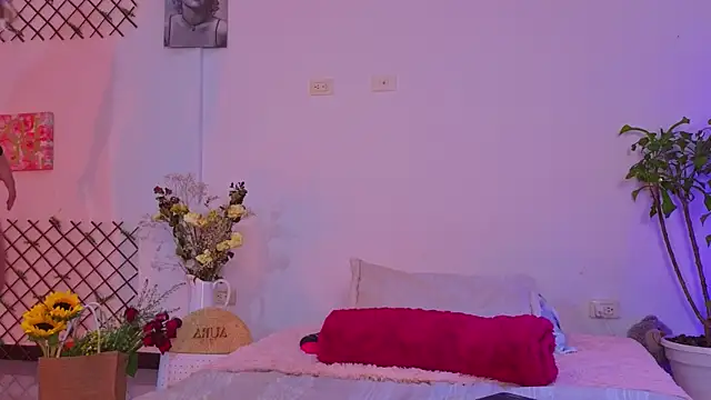 Snapshot of Lovelymoon_ chatting on 05-13-26, 05:25 Lovelymoon online show from 05-13-26, 05:25