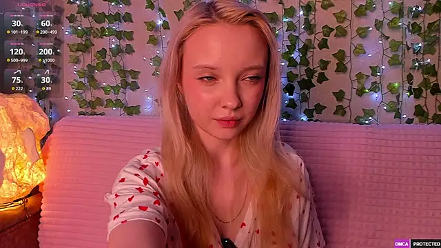 Snapshot of _CloudNine_ chatting on 05-17-26, 02:55 CloudNine online show from 05-17-26, 02:55