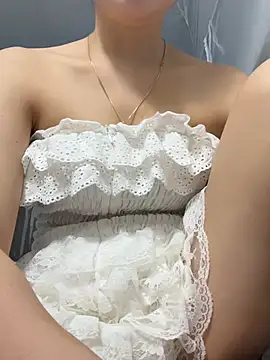 Snapshot of Miu-lete chatting on 05-19-26, 03:57 Miu-lete online show from 05-19-26, 03:57