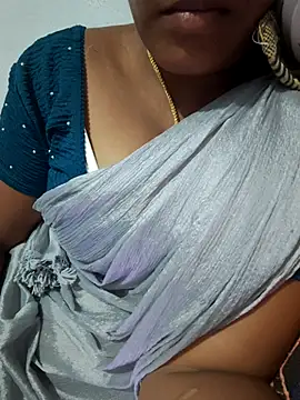Snapshot of Tamil_Hot_HoneyBee chatting on 06-17-26, 06:07 Tamil Hot HoneyBee online show from 06-17-26, 06:07