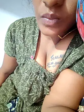 Snapshot of Tamil_Hot_HoneyBee chatting on 06-28-26, 03:35 Tamil Hot HoneyBee online show from 06-28-26, 03:35