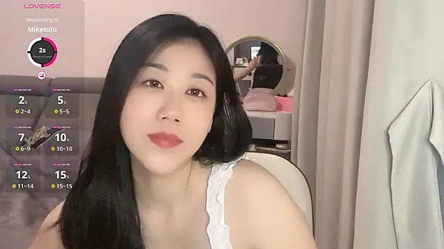 Snapshot of F-Yuwei chatting on 06-02-26, 03:12 F-Yuwei online show from 06-02-26, 03:12