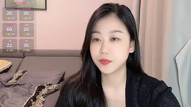 Snapshot of F-Yuwei chatting on 05-27-26, 02:35 F-Yuwei online show from 05-27-26, 02:35