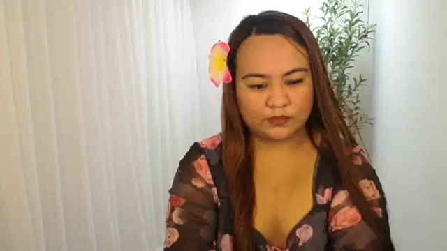 Snapshot of Czarinna chatting on 06-10-26, 05:36 Czarinna online show from 06-10-26, 05:36