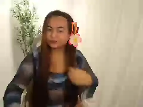 Snapshot of Czarinna chatting on 05-15-26, 04:38 Czarinna online show from 05-15-26, 04:38