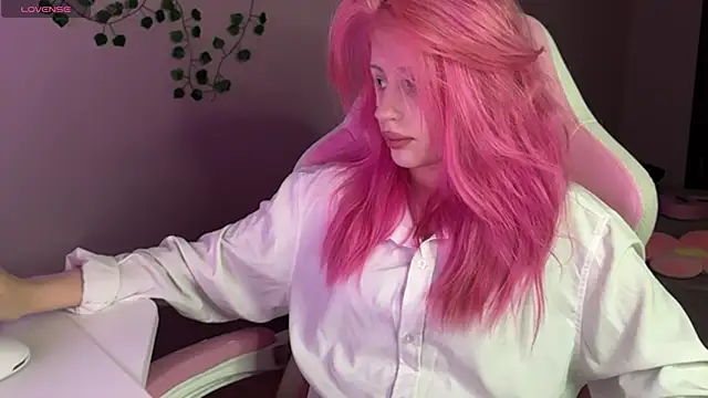 Snapshot of milimoon chatting on 05-12-26, 04:57 milimoon online show from 05-12-26, 04:57