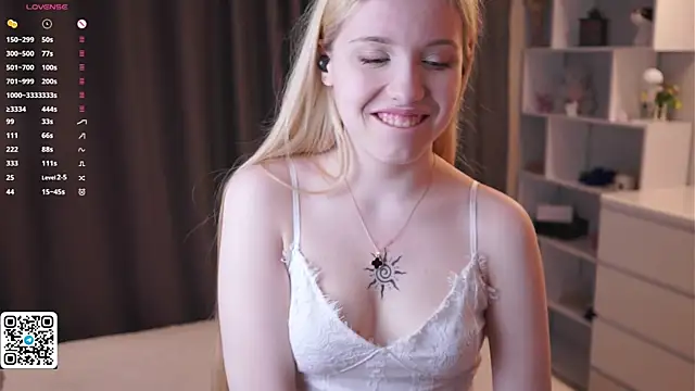Snapshot of Sweet_Love_Lily chatting on 05-17-26, 08:20 Sweet Love Lily online show from 05-17-26, 08:20