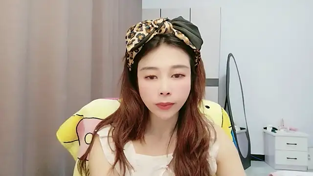 Snapshot of xiaoxiaohong030 chatting on 06-08-26, 01:33 xiaoxiaohong030 online show from 06-08-26, 01:33