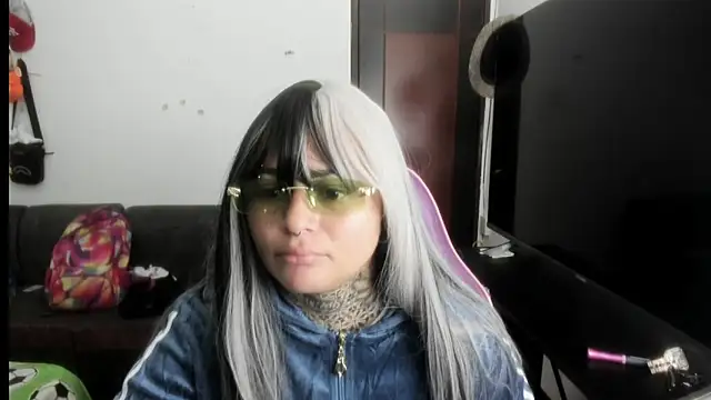 Snapshot of romina23 chatting on 05-10-26, 10:00 romina23 online show from 05-10-26, 10:00