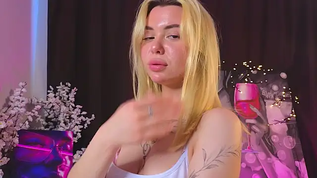 AveriRigby online show from 05-08-26, 10:52