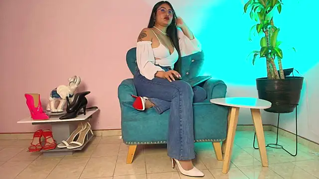 Snapshot of violett_lii chatting on 05-27-26, 08:49 violett lii online show from 05-27-26, 08:49