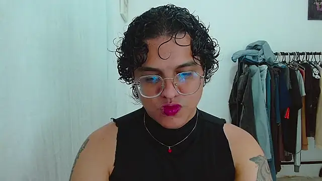 Snapshot of Diane_exotic chatting on 05-17-26, 01:27 Diane exotic online show from 05-17-26, 01:27