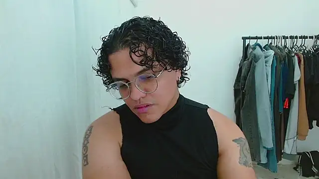 Snapshot of Diane_exotic chatting on 05-14-26, 10:18 Diane exotic online show from 05-14-26, 10:18