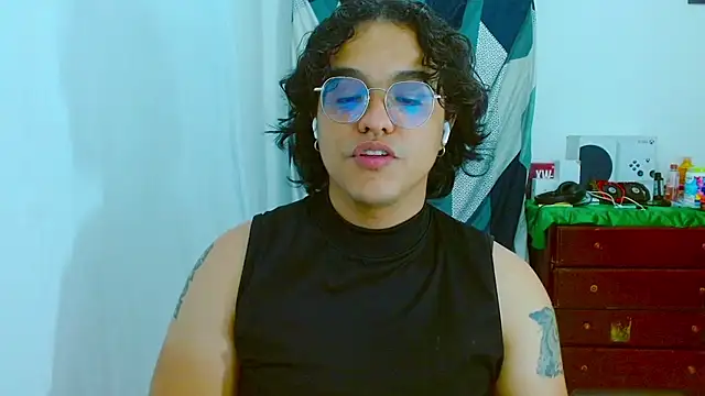 Snapshot of Diane_exotic chatting on 07-23-26, 01:58 Diane exotic online show from 07-23-26, 01:58