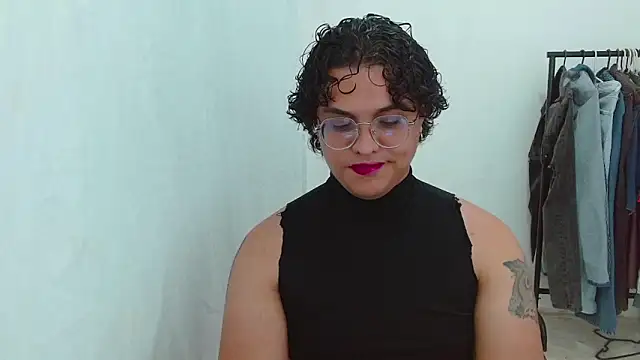Snapshot of Diane_exotic chatting on 05-13-26, 01:01 Diane exotic online show from 05-13-26, 01:01