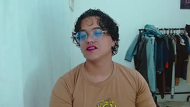 Snapshot of Diane_exotic chatting on 05-18-26, 12:22 Diane exotic online show from 05-18-26, 12:22