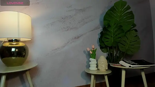 Iam Caami  online show from 06-12-26, 07:00