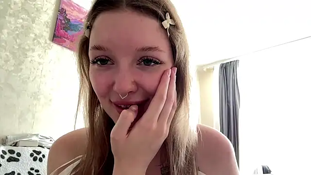 Snapshot of Elinthegreat chatting on 06-27-26, 09:04 Elinthegreat online show from 06-27-26, 09:04