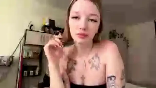 Snapshot of Elinthegreat chatting on 05-18-26, 01:38 Elinthegreat online show from 05-18-26, 01:38