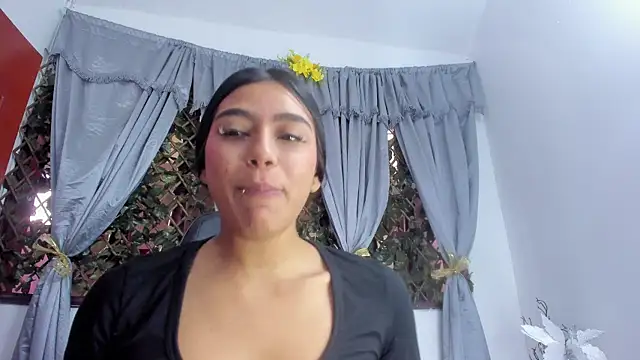 Snapshot of Sofia_Browm chatting on 06-07-26, 06:57 Sofia Browm online show from 06-07-26, 06:57