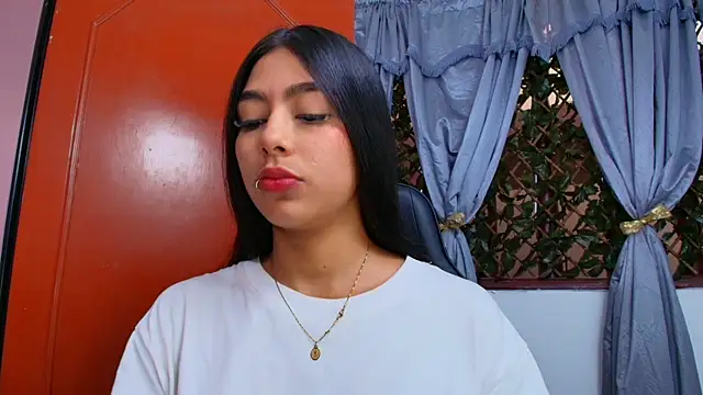 Snapshot of Sofia_Browm chatting on 05-19-26, 08:49 Sofia Browm online show from 05-19-26, 08:49