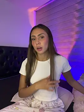 Snapshot of Bella_dannbond chatting on 06-25-26, 12:30 Bella dannbond online show from 06-25-26, 12:30