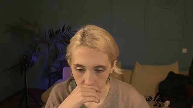 Elen Moore online show from 04-27-26, 05:49