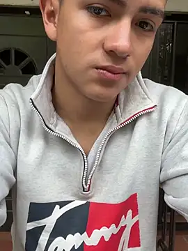 Snapshot of santiagoo_madrid chatting on 04-25-26, 04:48 santiagoo madrid online show from 04-25-26, 04:48