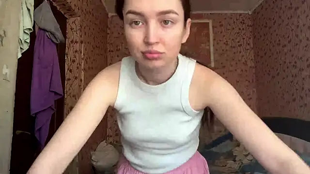 Snapshot of Chloooee chatting on 05-08-26, 10:19 Chloooee online show from 05-08-26, 10:19
