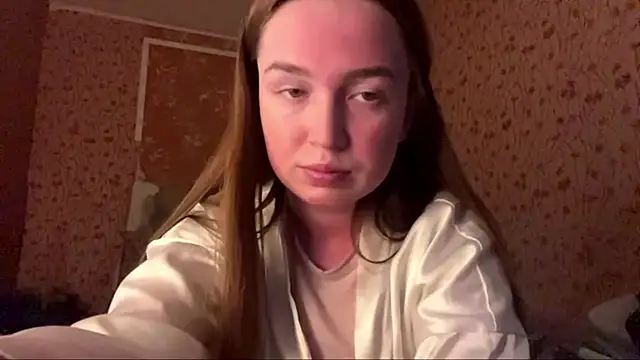 Snapshot of Chloooee chatting on 05-26-26, 05:00 Chloooee online show from 05-26-26, 05:00